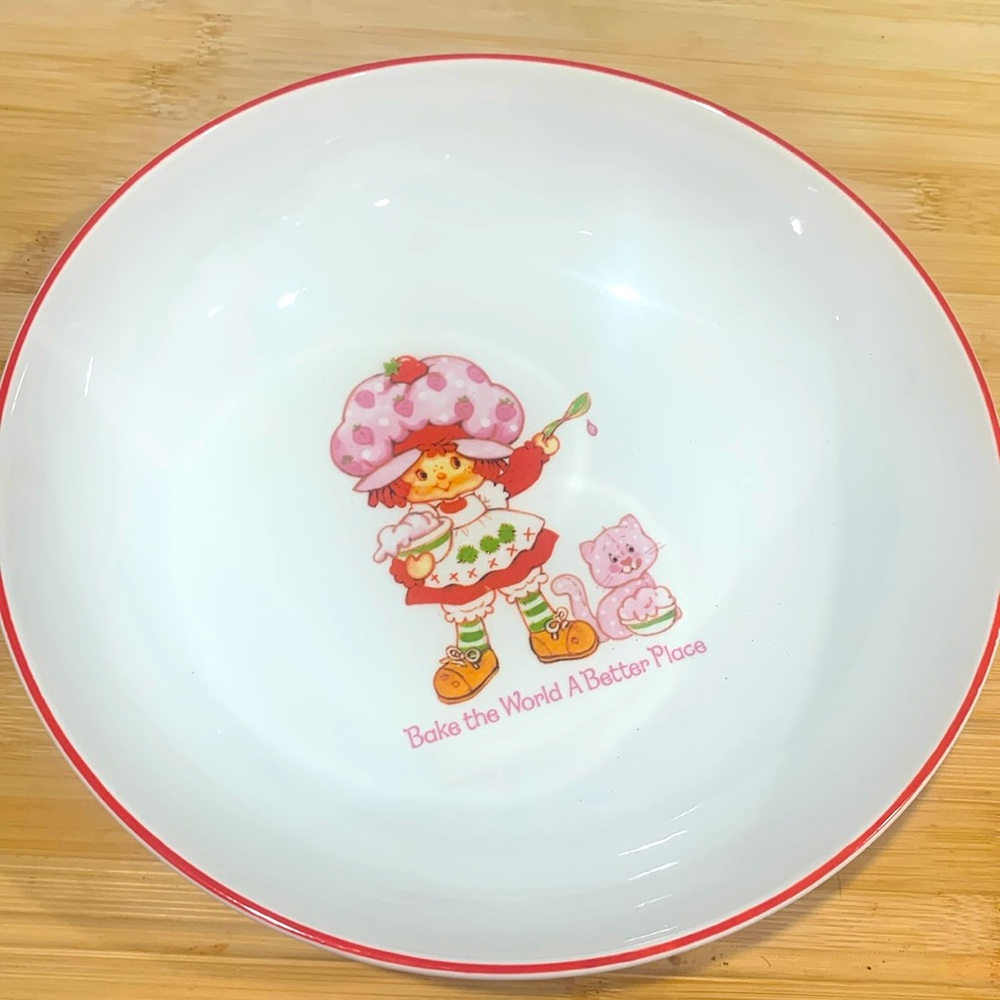 Strawberry shortcake dinner bowl
. Brand new